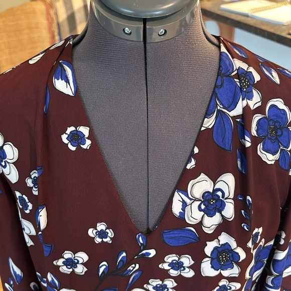 LS Flower Ansel Tie Cuff V-Neck Blouse - Picture 2 of 7